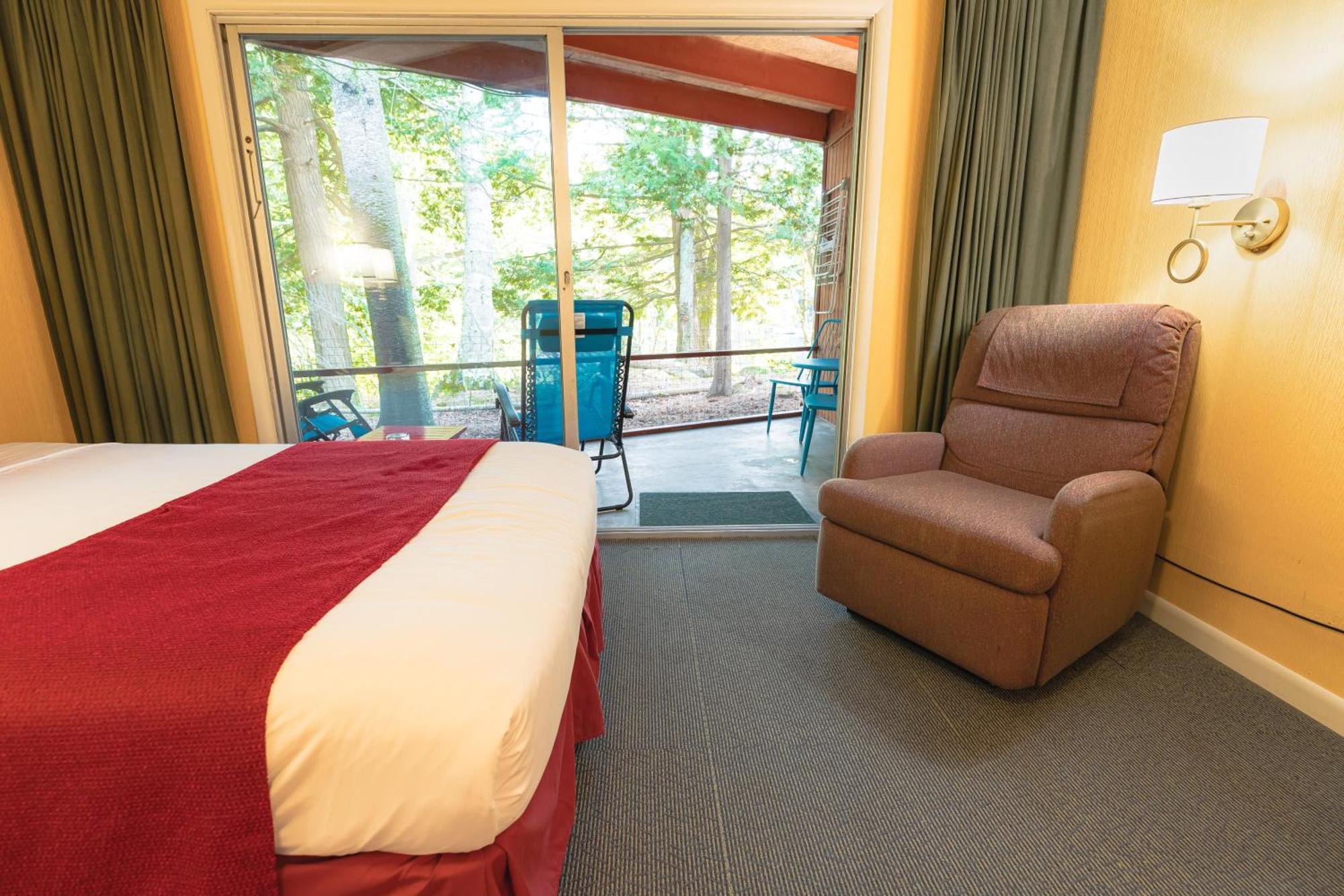 Motel Long Lake And Cottages Pokoj fotografie