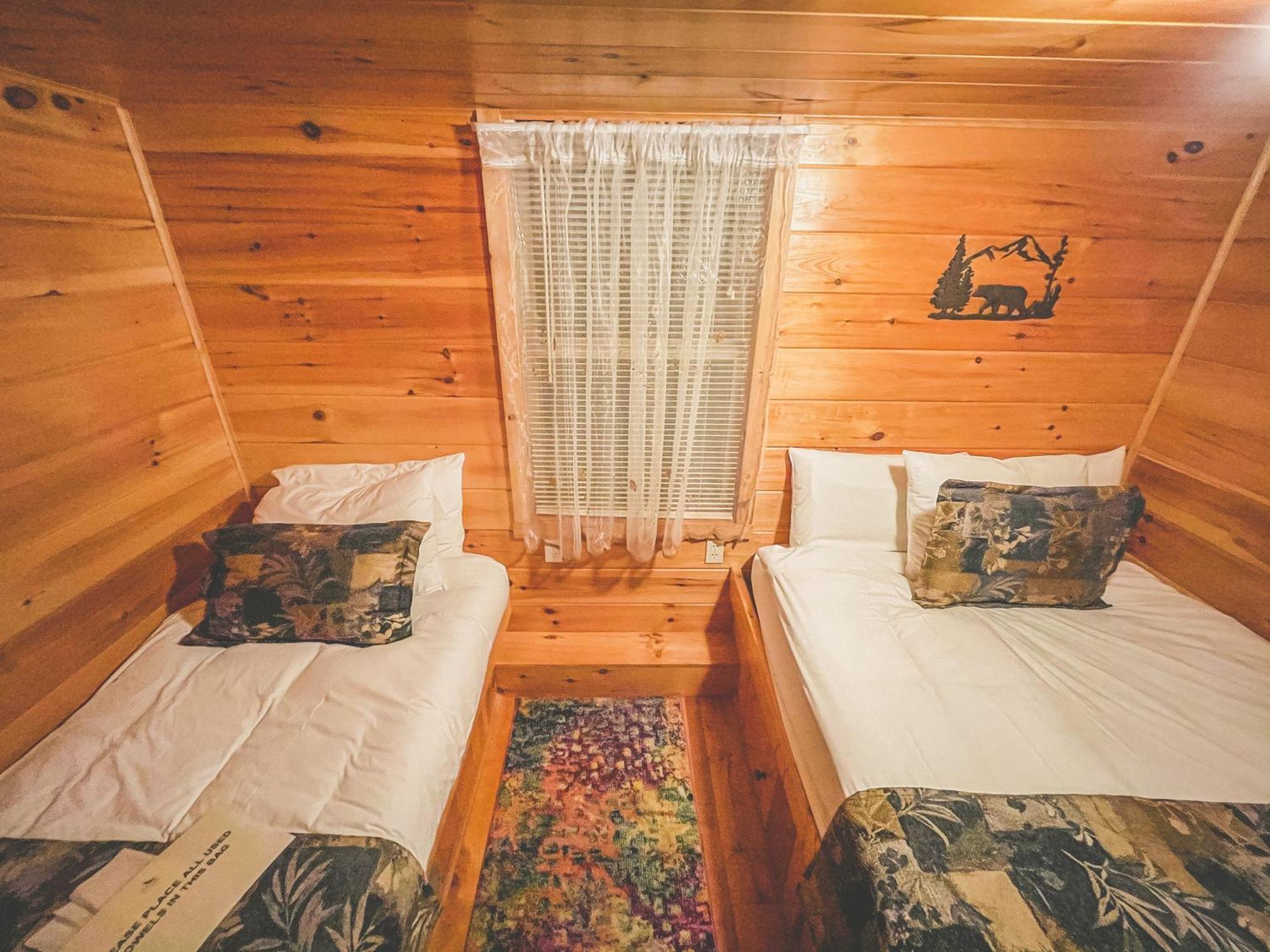 Motel Long Lake And Cottages Pokoj fotografie